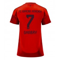 Camisa de Futebol Bayern Munich Serge Gnabry #7 Equipamento Principal Mulheres 2024-25 Manga Curta